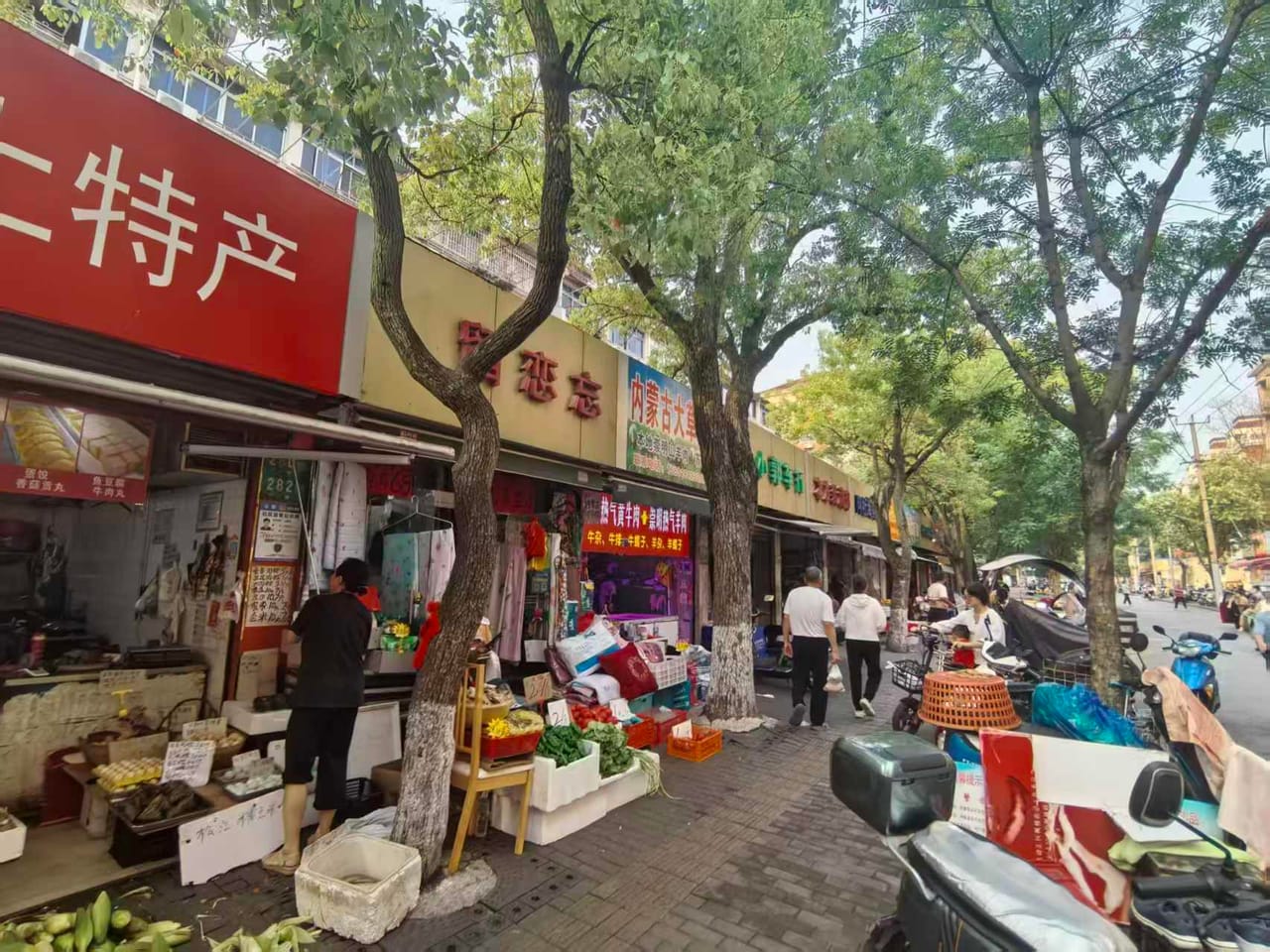 宾川路旺铺转让，不限业态，居民区密集，2750/月，位置佳-6