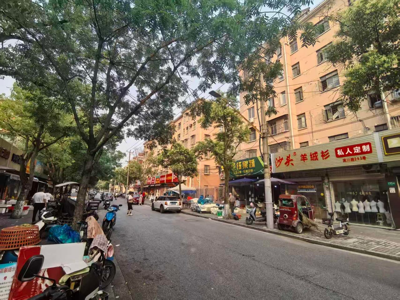 宾川路旺铺转让，不限业态，居民区密集，2750/月，位置佳-7