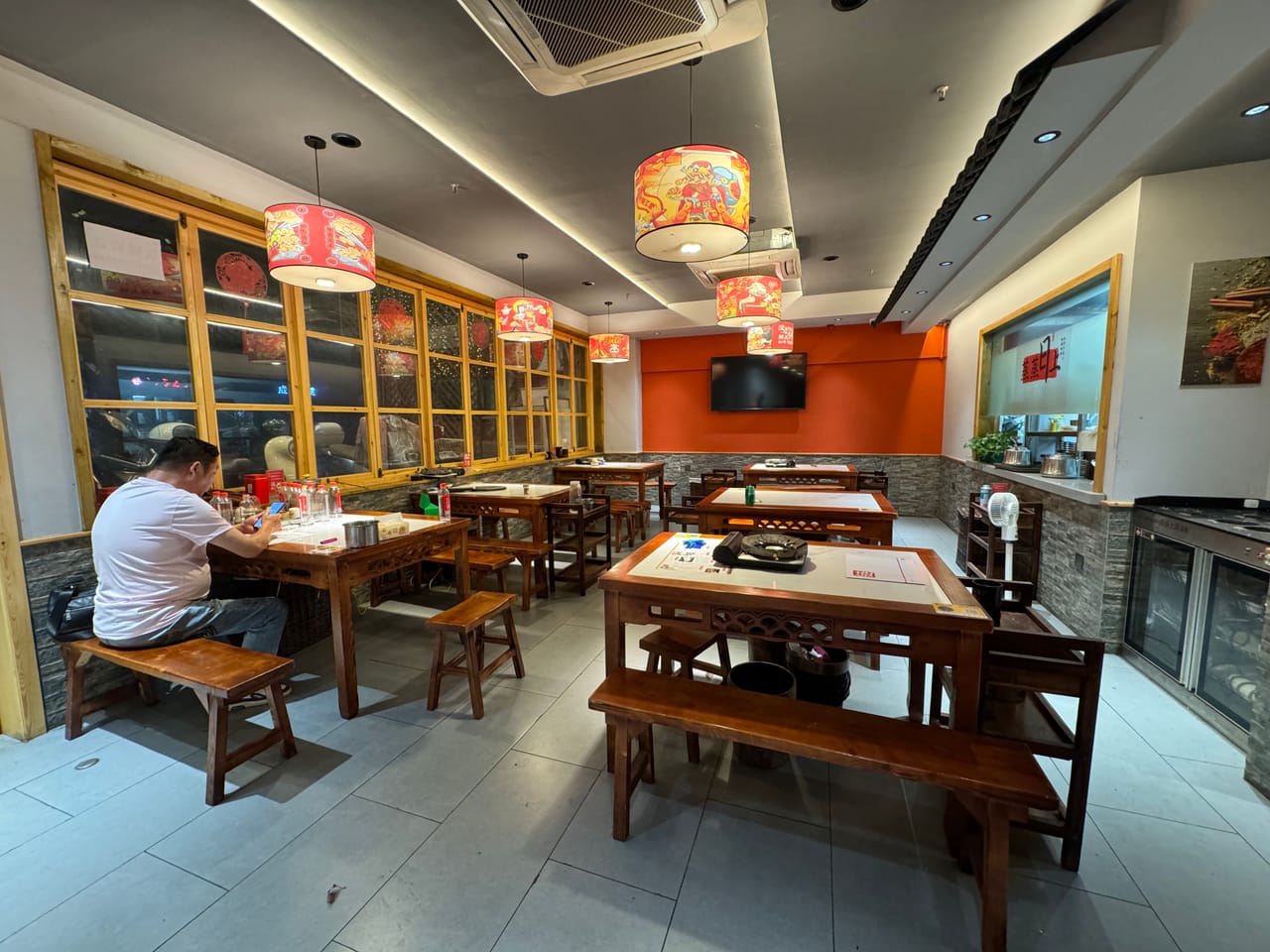 门宽十多米 宝山淞兴路热闹商圈餐饮火锅店转让！商住一体化-4