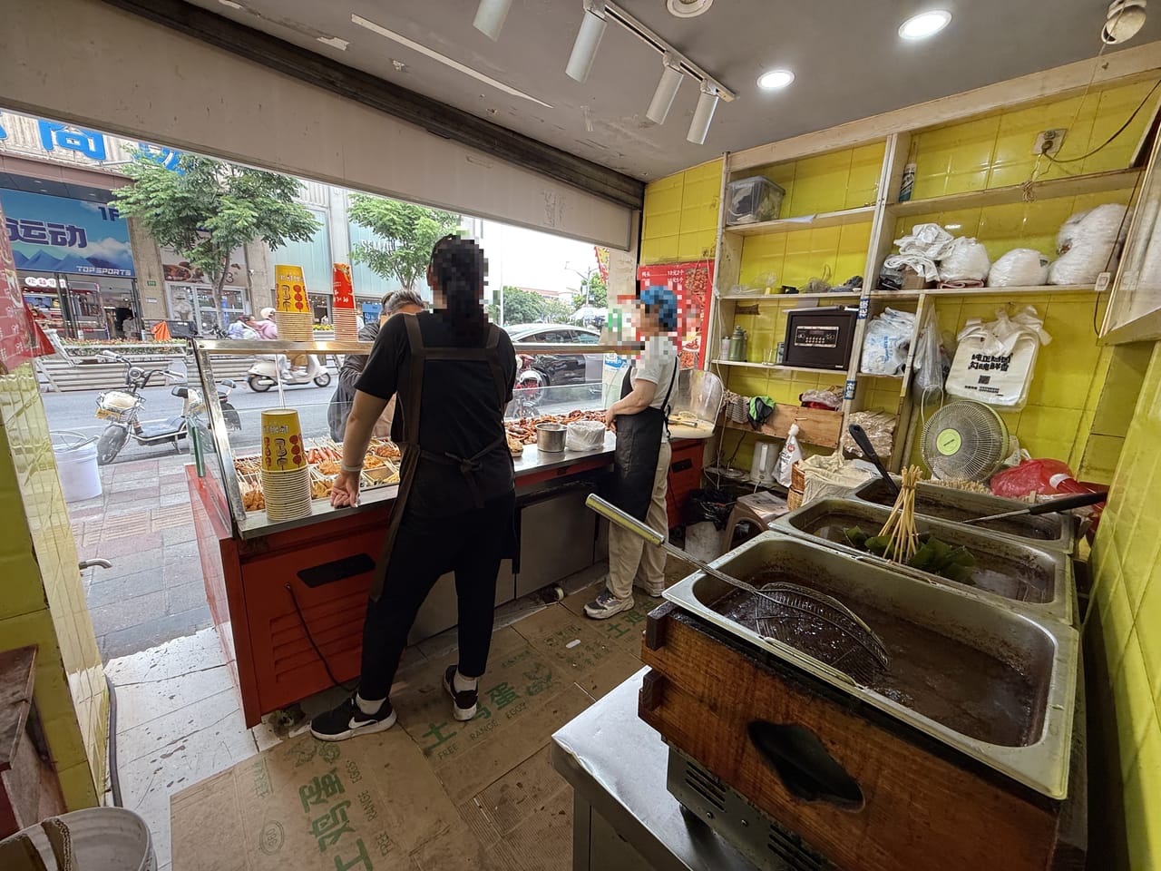 浦东东门大街餐饮卤味店转让！步行街配套医院客源无忧-2