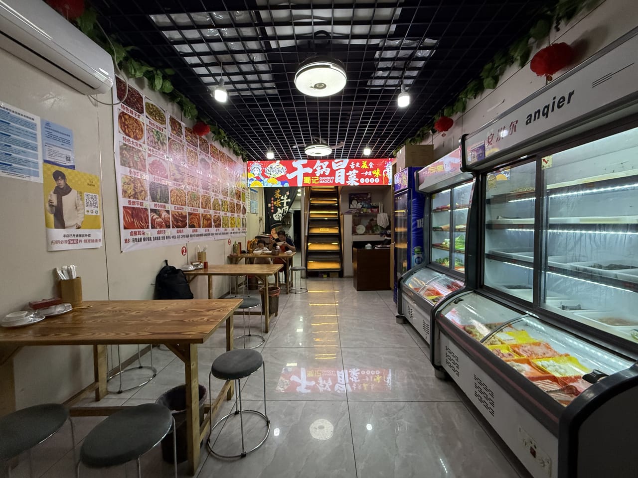奉城镇箱包城旺铺转让！租金3333/月，居民+商务 人流大-4