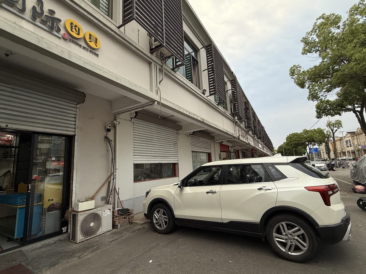 月租两千+ 奉贤新奉公路双开沿街旺铺转让！背靠工业园酒店对面-6