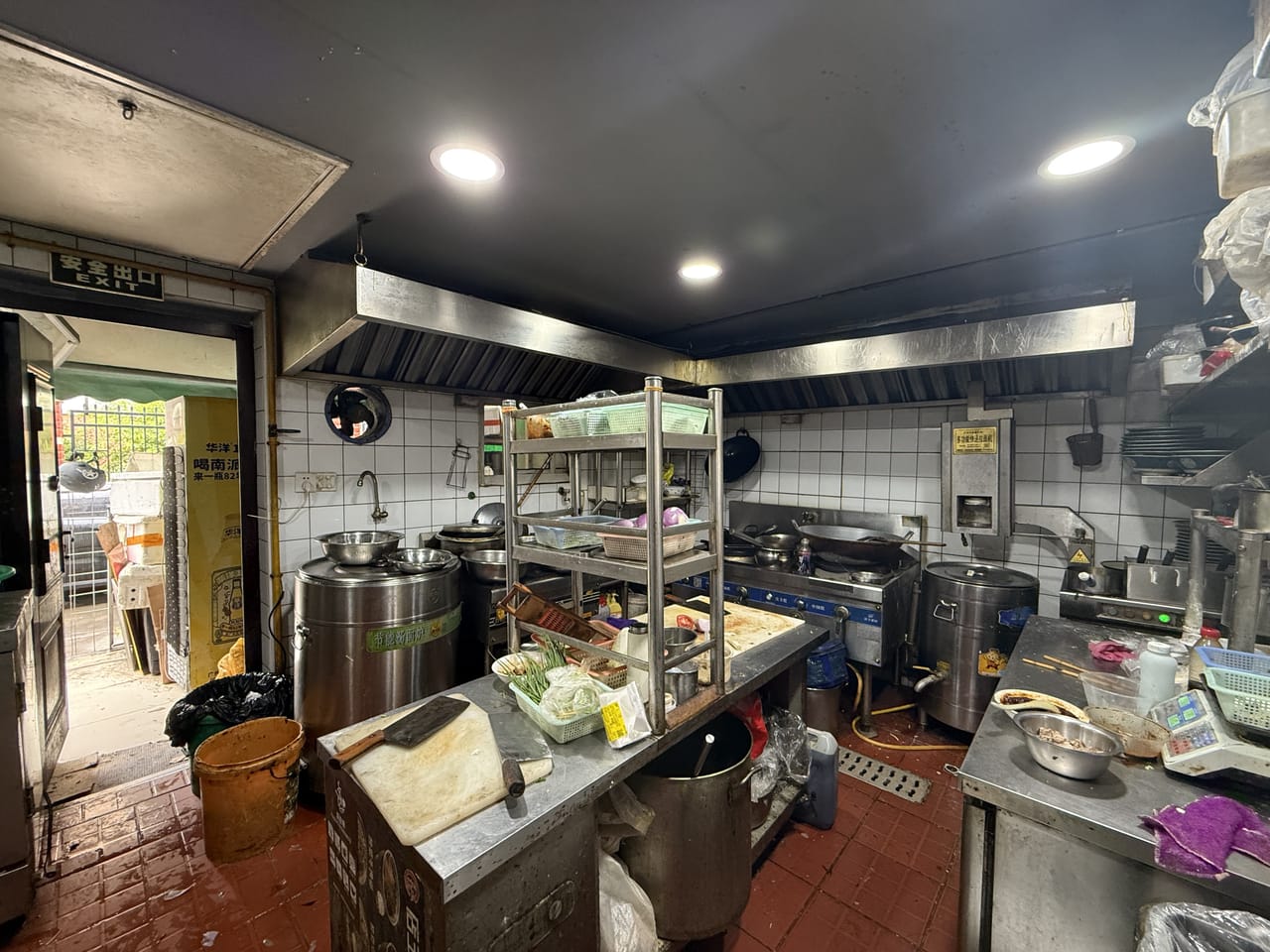 个人急转！浦东三林热闹商圈餐饮店！带燃气可外摆小区居民密集-3