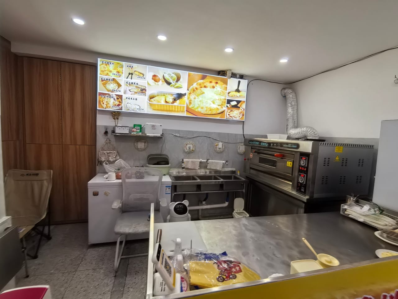 月租4千多 青浦区青安路医院对面餐饮店转让！厨卫齐全人流大-5