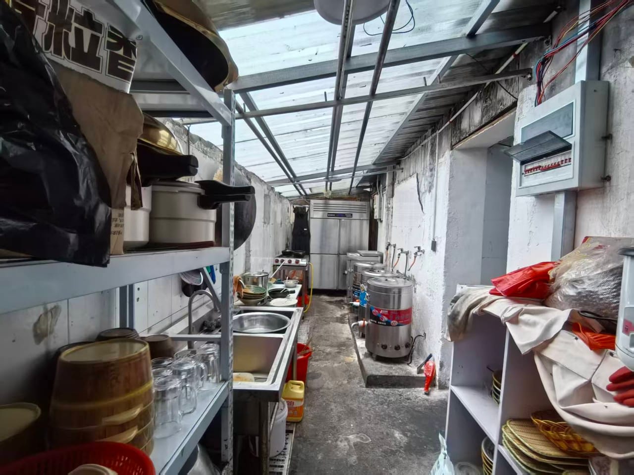 月租6千 嘉定安亭镇双开餐饮店转让！可停车厨卫齐全人流量大-7