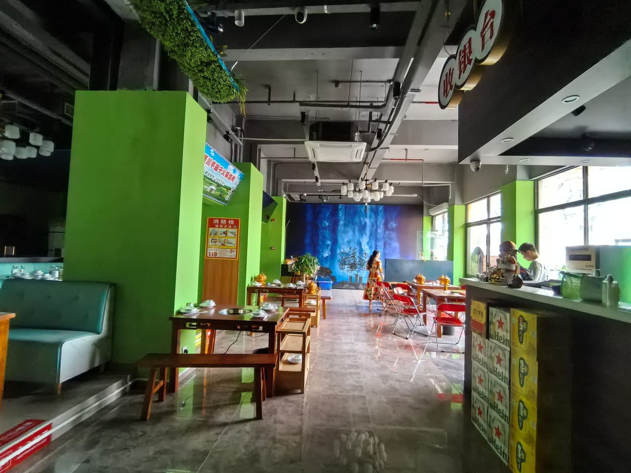 闵行光华路门宽十多米餐饮店！精装修整体转让 小区公寓密集-7