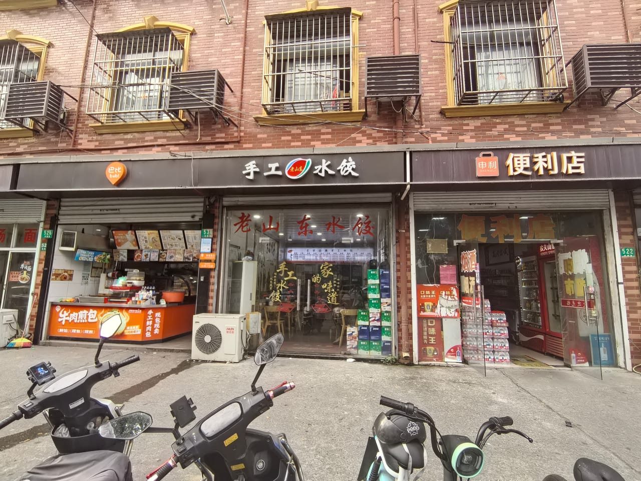 月租3千多 奉贤区奉城镇十字路口餐饮店转让！工业园厂区密集