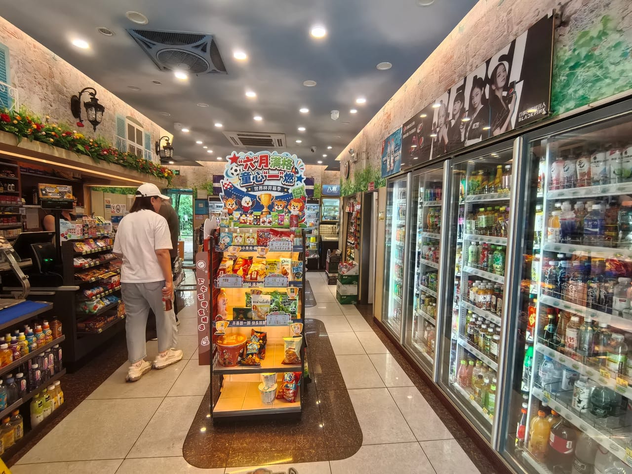 营口路旺铺出租，不限业态，门头宽，多小区商务分布，人流量大-3