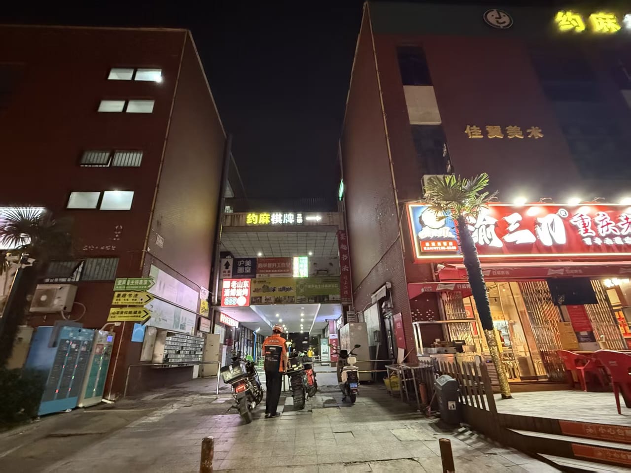双开门可外摆 嘉定区南翔镇槎溪路夜宵一条街餐饮店转让！人气旺-6