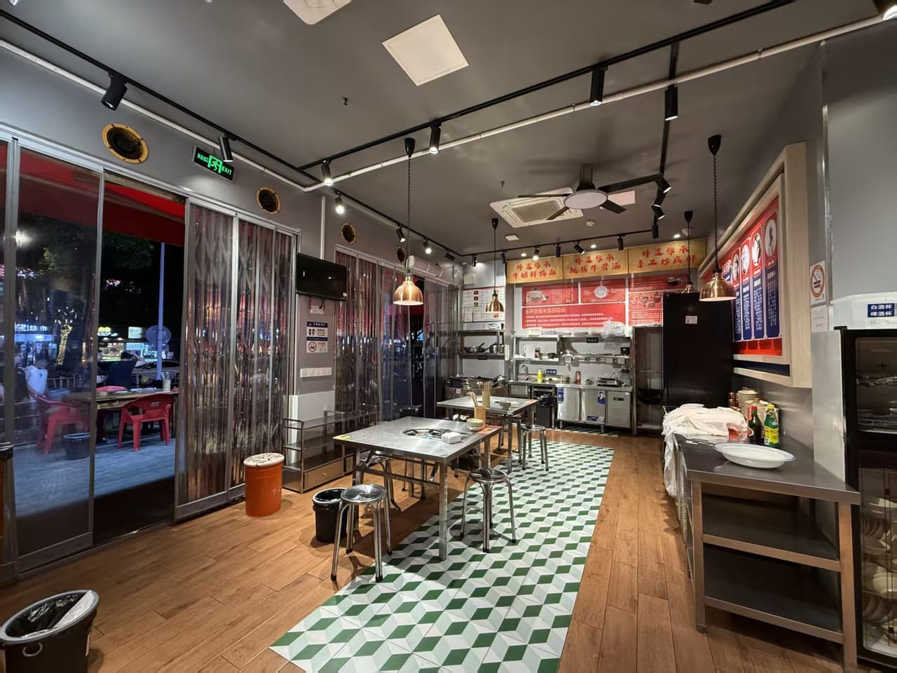 双开门可外摆 嘉定区南翔镇槎溪路夜宵一条街餐饮店转让！人气旺-7