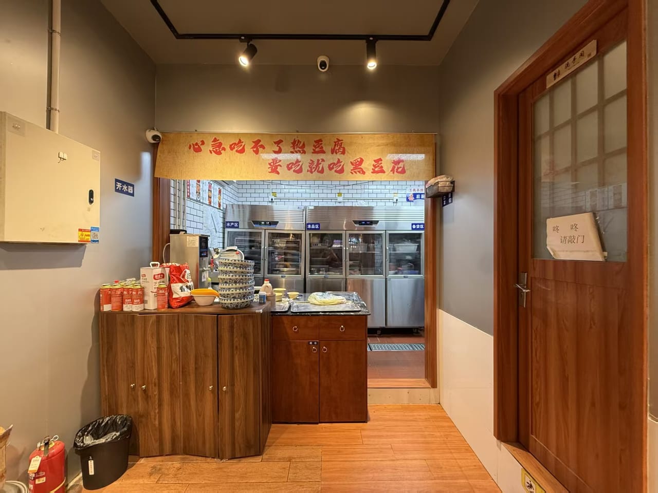双开门可外摆 嘉定区南翔镇槎溪路夜宵一条街餐饮店转让！人气旺-8