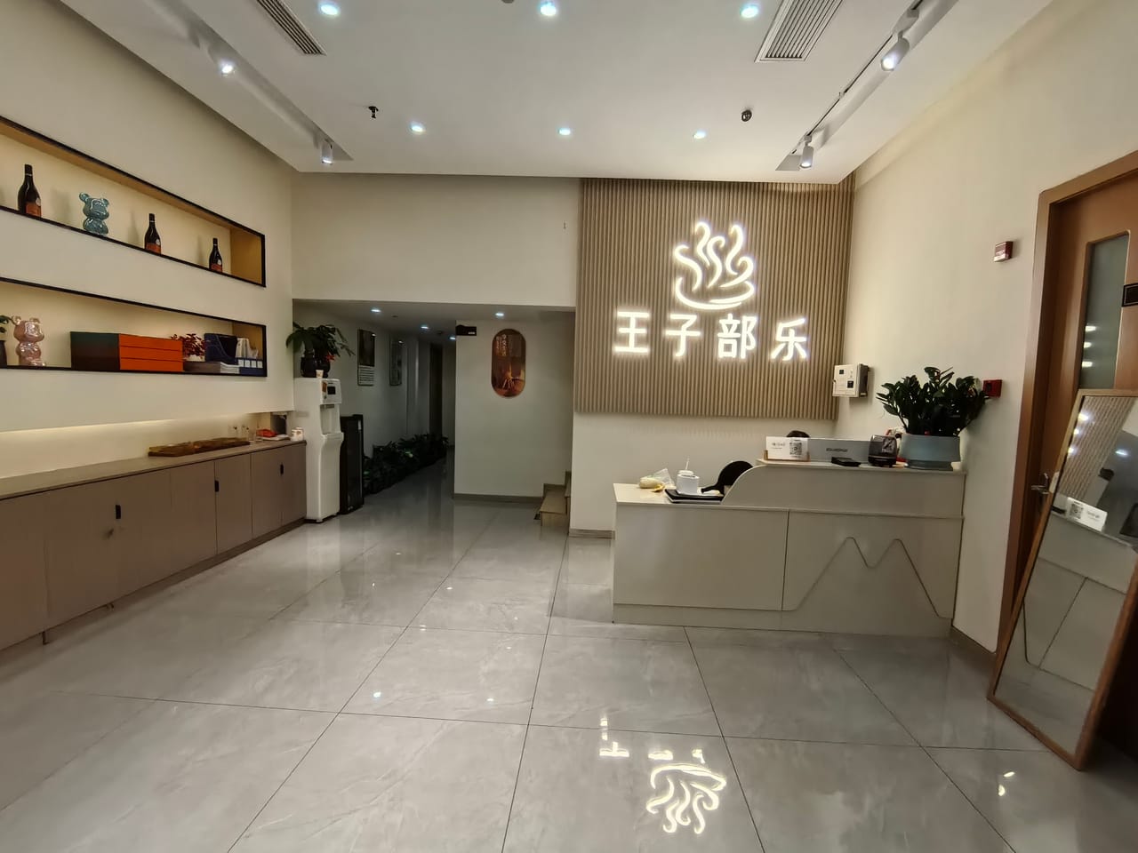政旦东路美容院转让！商圈成熟，消费稳定，带包间，位置佳-9