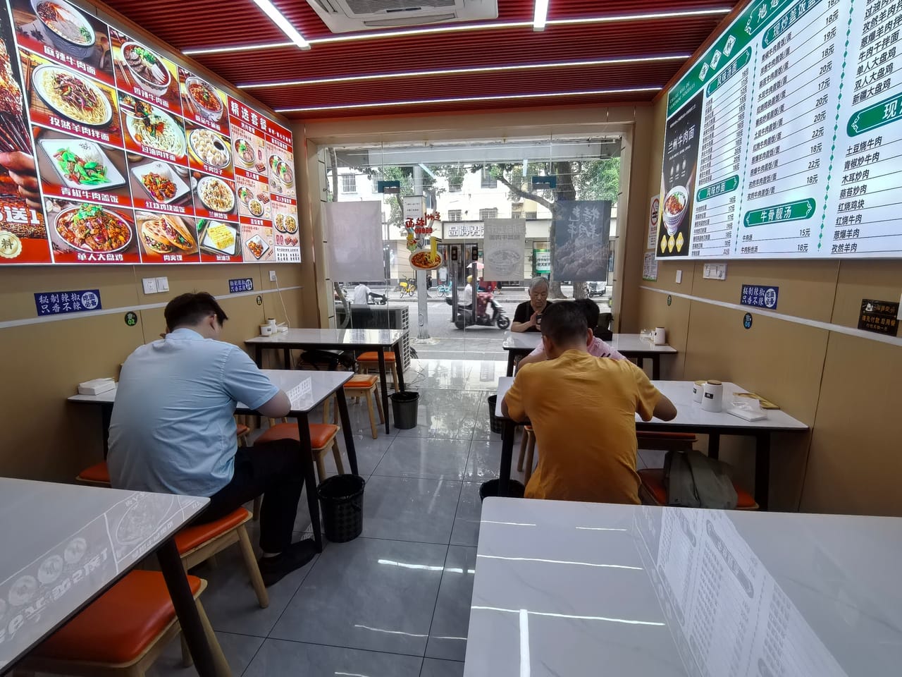 育秀路旺铺转让！4700/月，多小区分布人流量大，性价比高-2