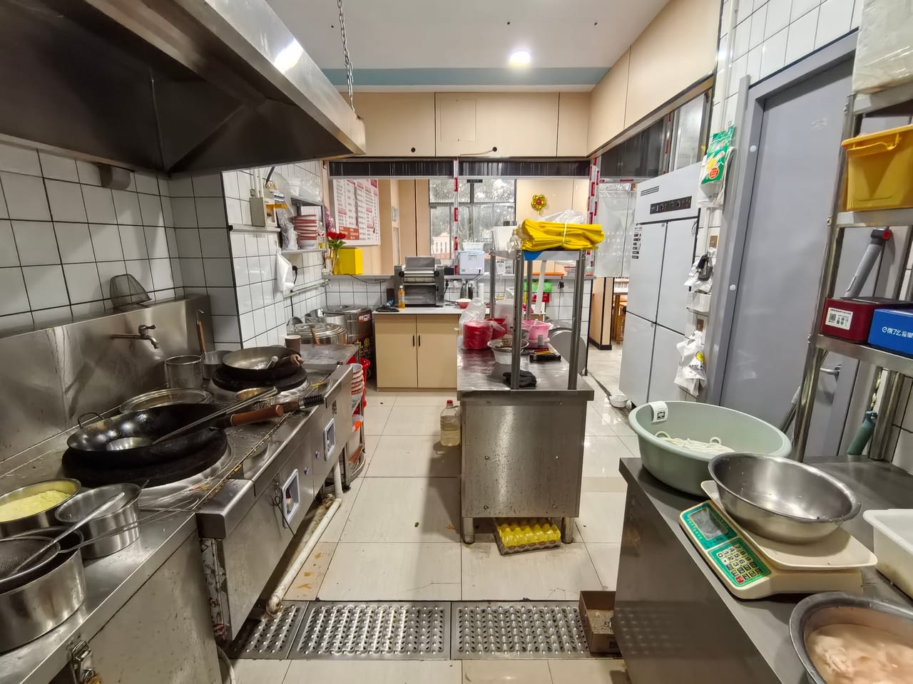 奉贤区海思路大学门口双开门餐饮店转让！设备九成新客源无忧-3