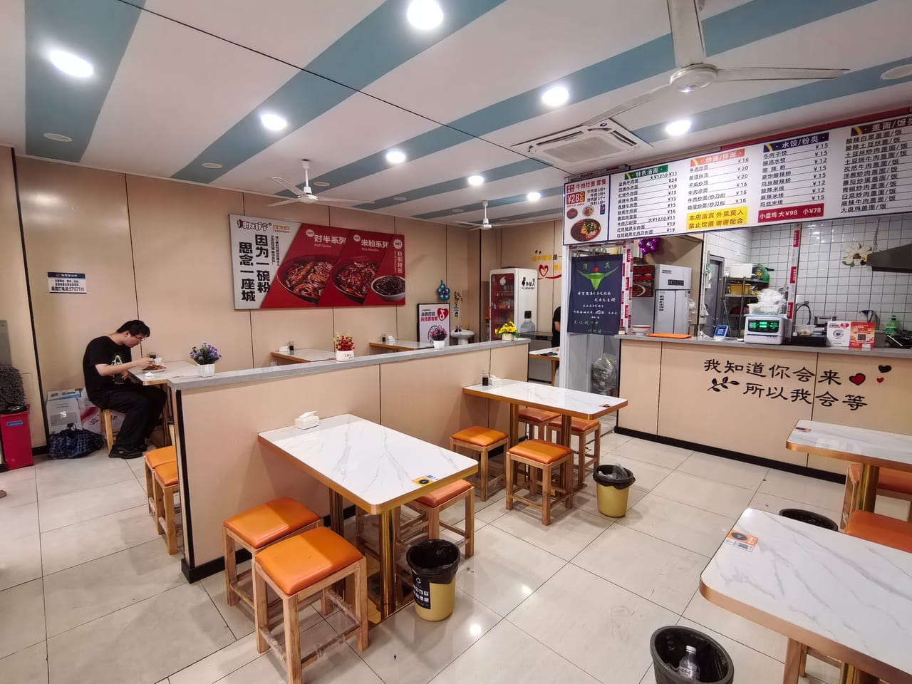 奉贤区海思路大学门口双开门餐饮店转让！设备九成新客源无忧-2