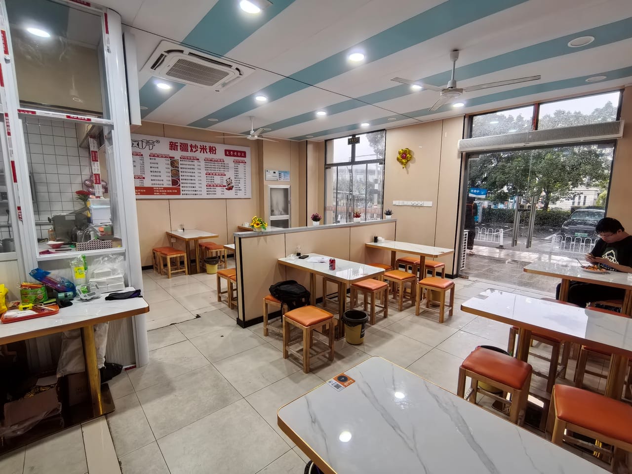 奉贤区海思路大学门口双开门餐饮店转让！设备九成新客源无忧-5