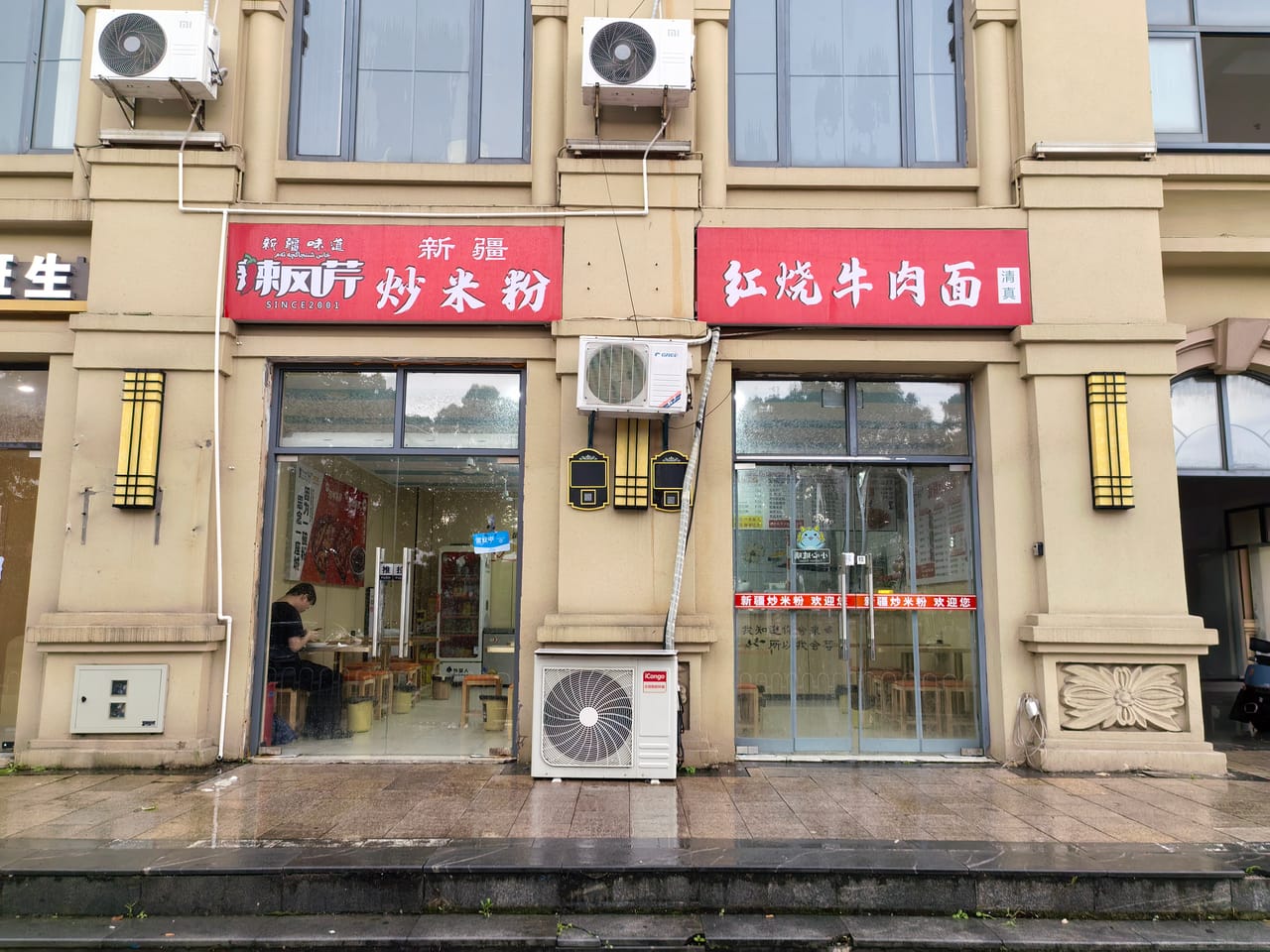 奉贤区海思路大学门口双开门餐饮店转让!设备九成新客源无忧