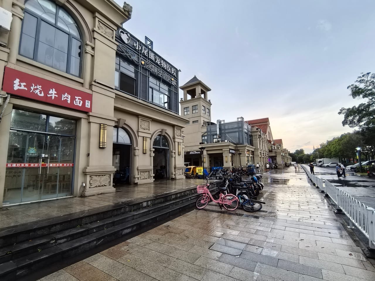奉贤区海思路大学门口双开门餐饮店转让！设备九成新客源无忧-7
