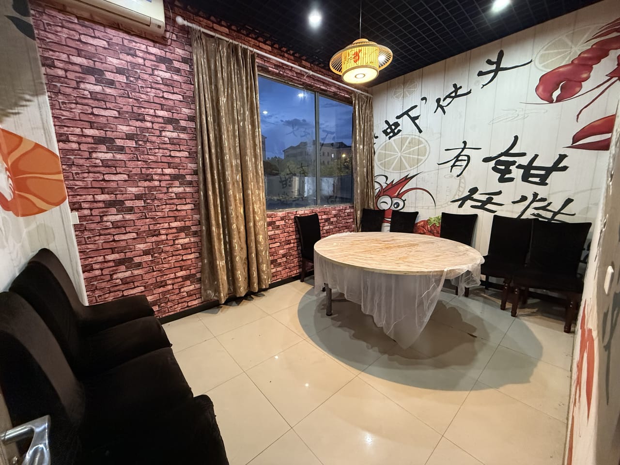 日流水1w 浦东张江盛夏路餐饮龙虾店！转让或出租8月到3月-10