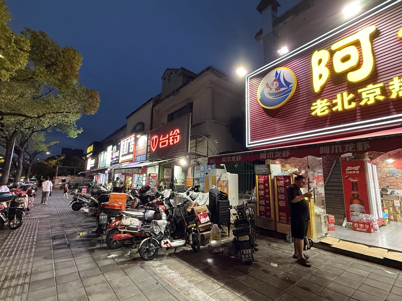 日流水1w 浦东张江盛夏路餐饮龙虾店！转让或出租8月到3月-5