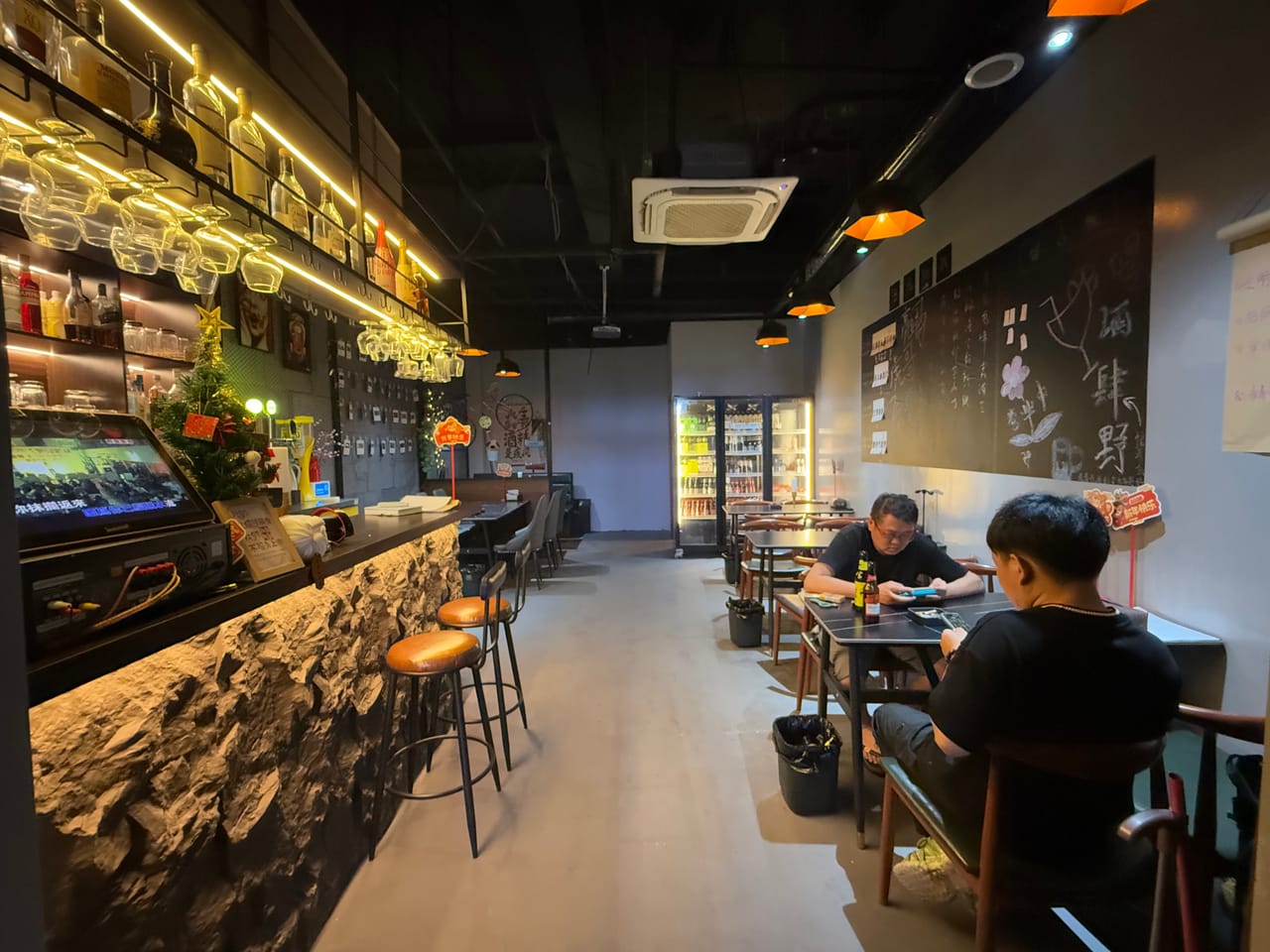 松江九亭沪松公路地铁口小酒馆转让！成熟商圈消费稳定周边园区-4