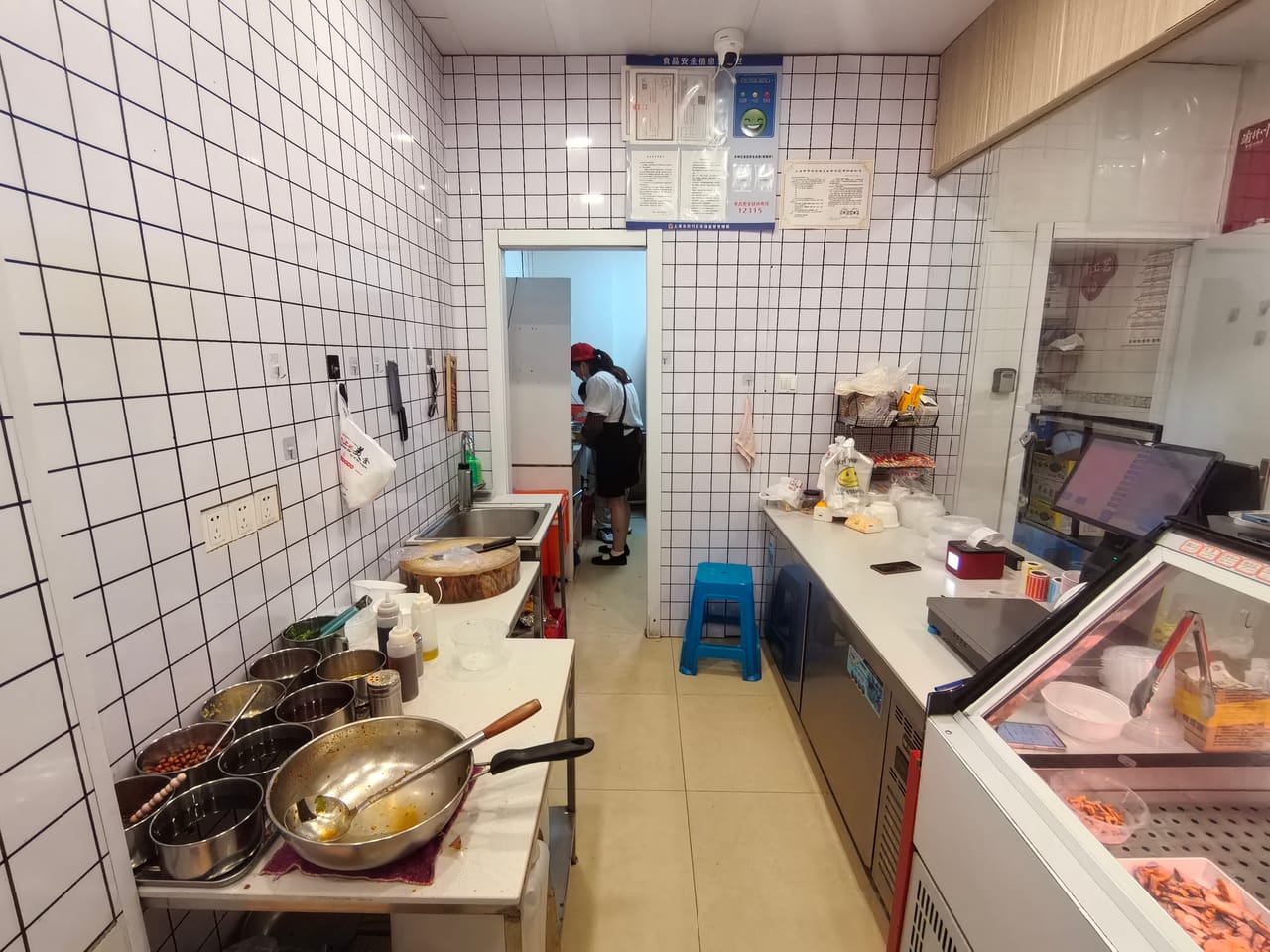 沪闵路旺铺转让！小区门口位置，租金4000/月，性价比高-10