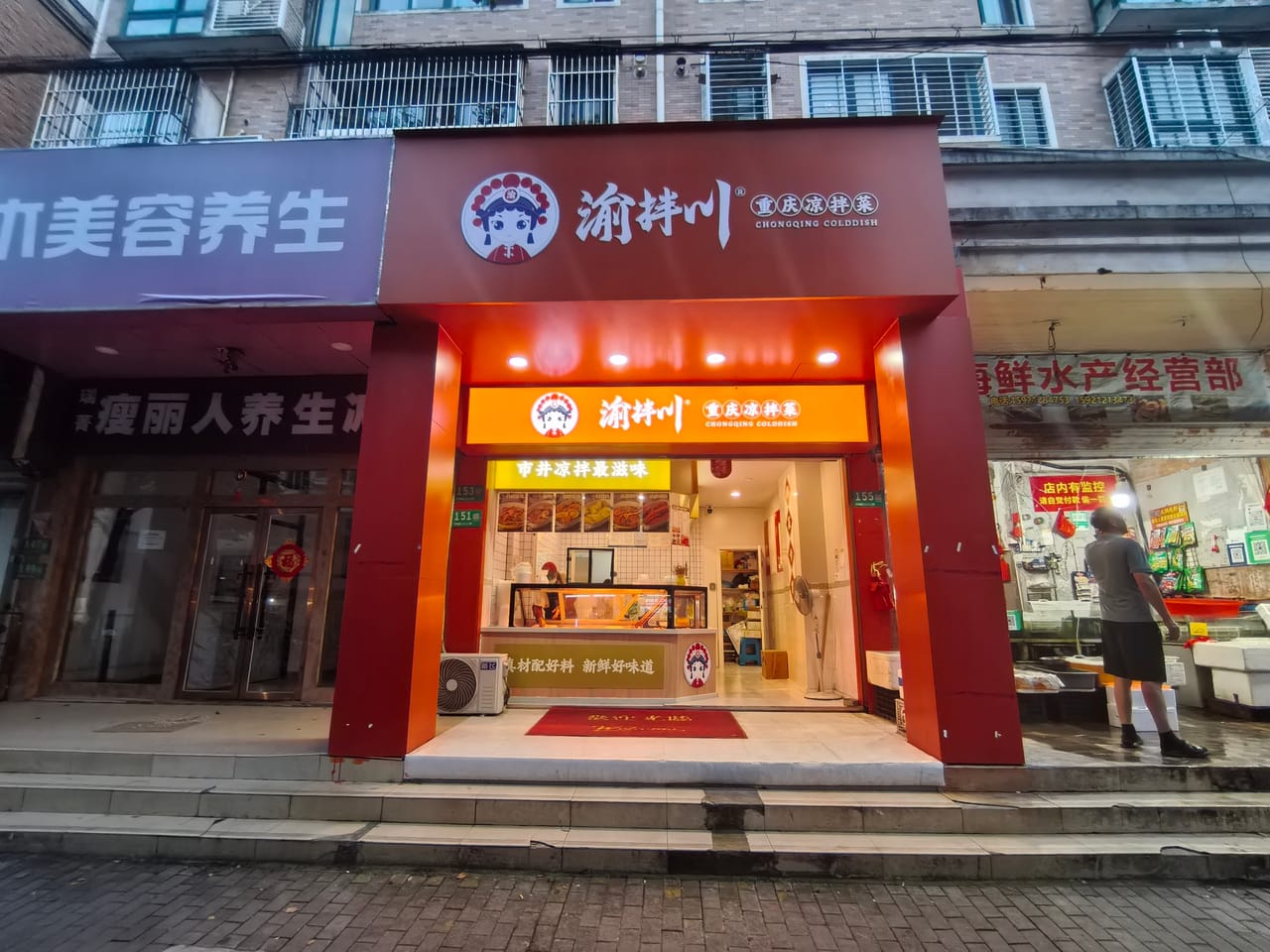 沪闵路旺铺转让！小区门口位置，租金4000/月，性价比高