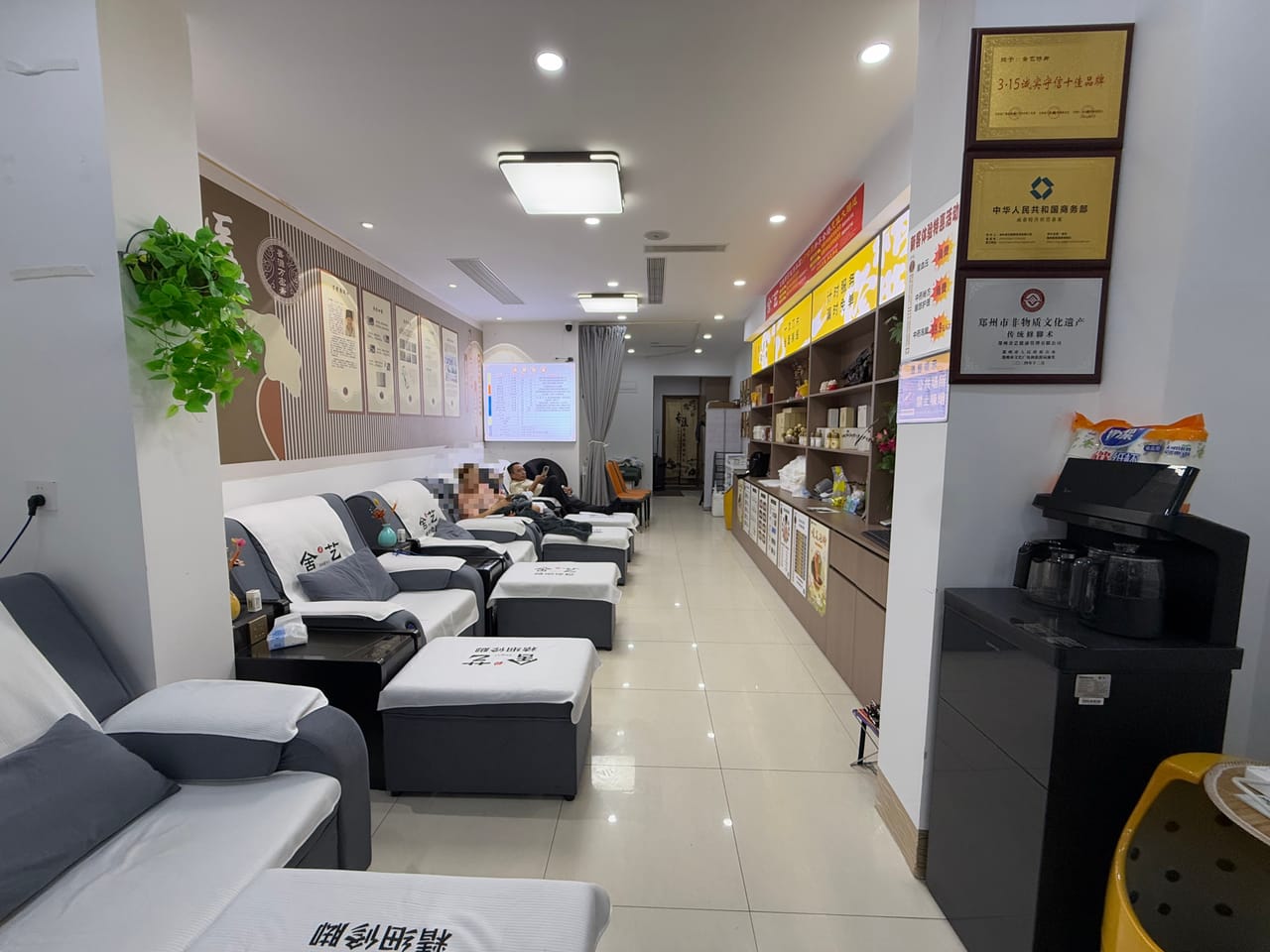 浦东区三林路足浴修脚店转让！成熟社区配套四所学校人气旺-7