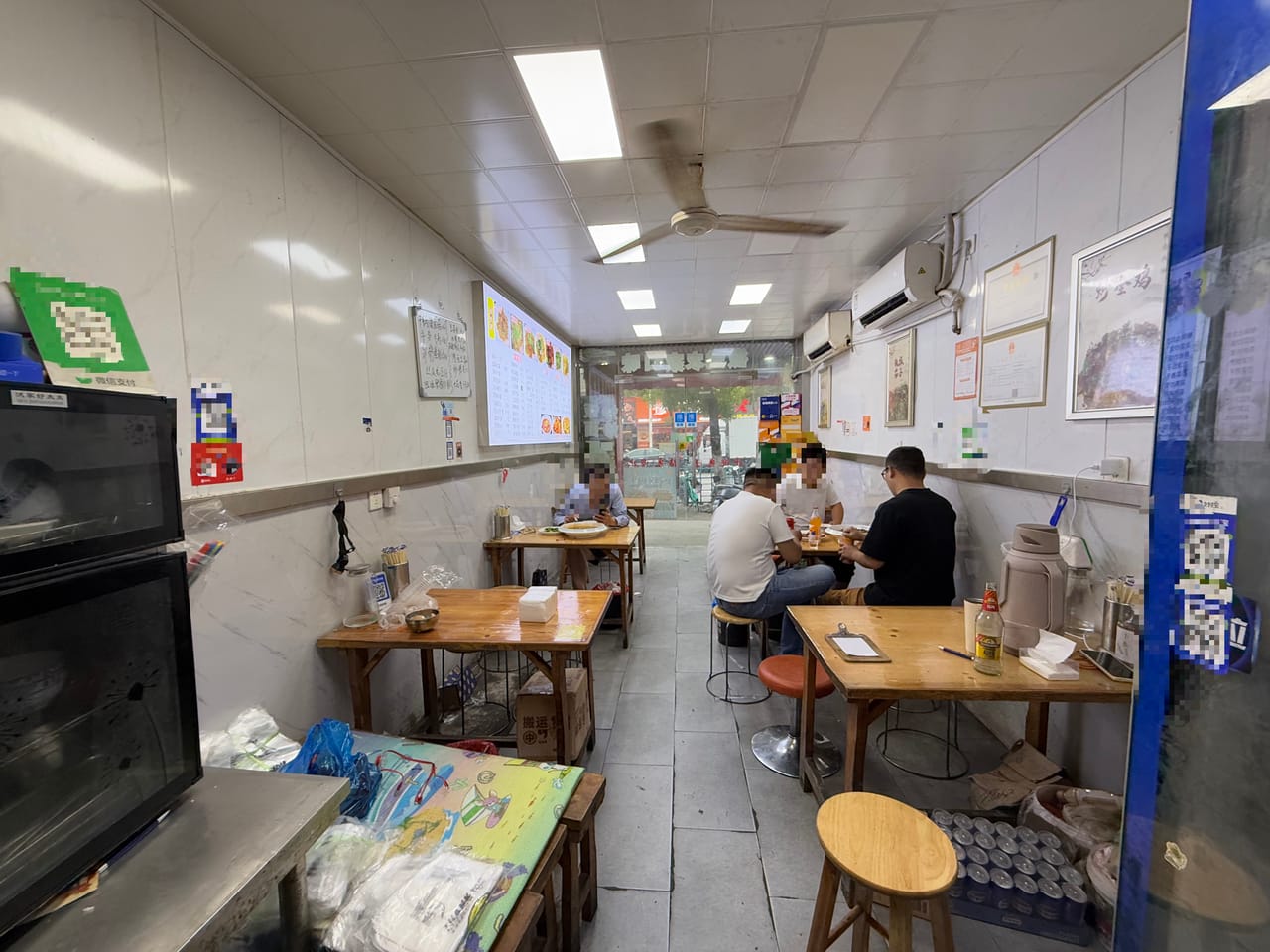 浦东区唐镇齐爱路餐饮店转让！有燃气一手房东证件 人流量大-4