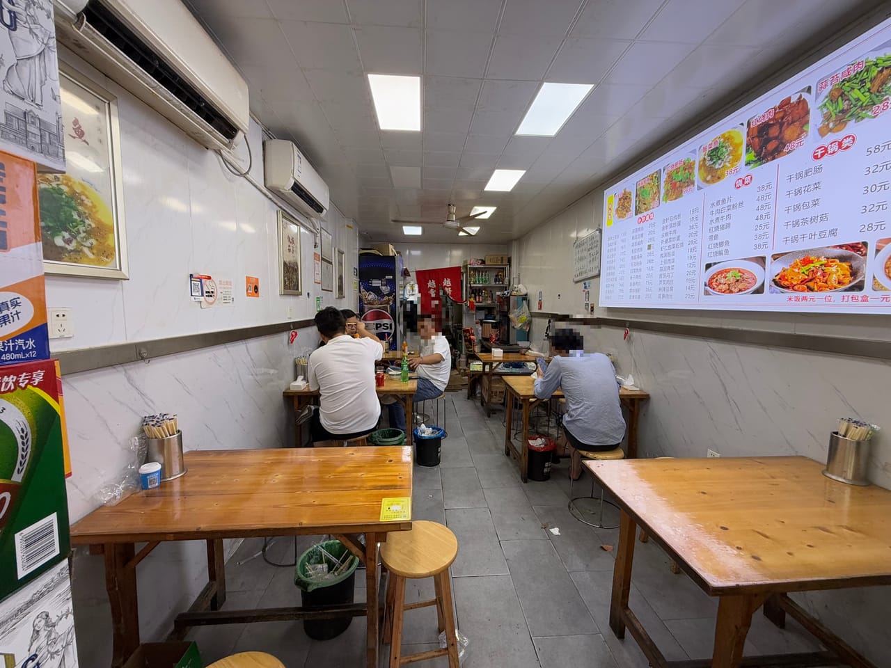 浦东区唐镇齐爱路餐饮店转让！有燃气一手房东证件 人流量大-2