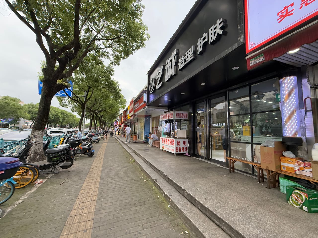 浦东区唐镇齐爱路餐饮店转让！有燃气一手房东证件 人流量大-9