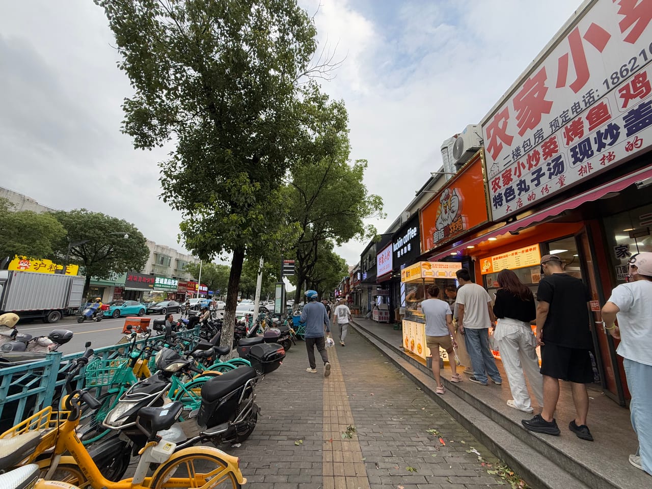 浦东区唐镇齐爱路餐饮店转让！有燃气一手房东证件 人流量大-3
