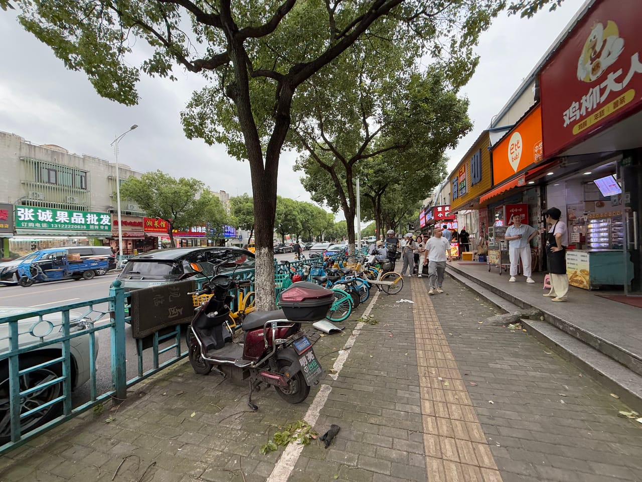浦东区唐镇齐爱路餐饮店转让！有燃气一手房东证件 人流量大-8