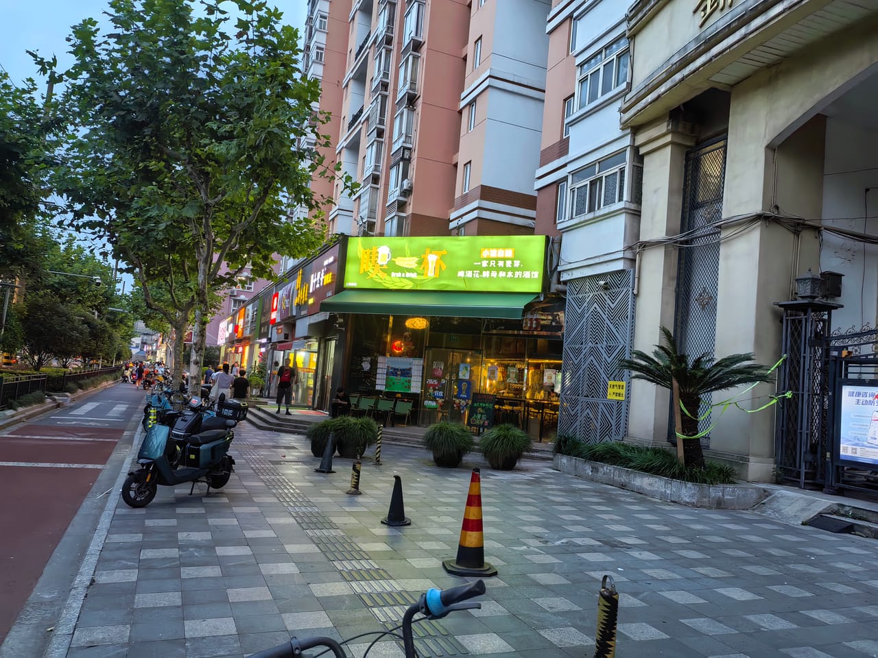 静安上海大学对面餐饮店转让！近1号线成熟街区消费稳健-3