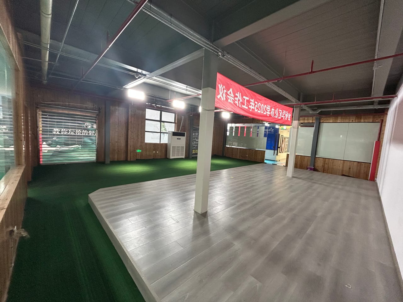 浦东云山路紧邻地铁500平室内钓虾钓鱼馆转让！可空转可分租-4