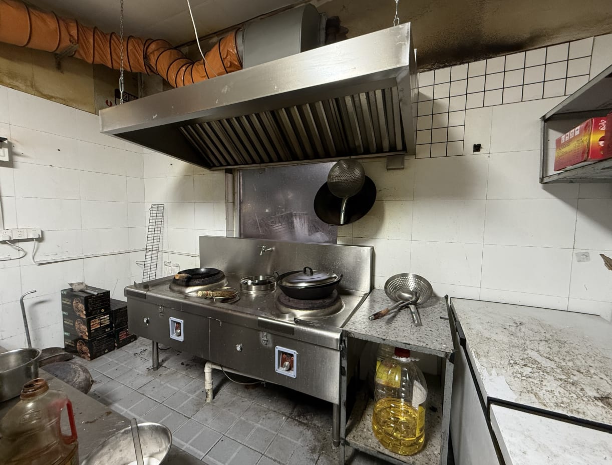 宝山城市工业园区纯一楼三开门餐饮店转让！商圈成熟消费稳定-6