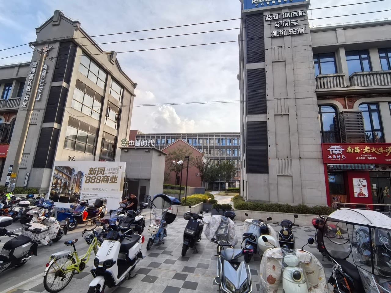 新凤中路旺铺转让，多小区环绕，成熟街区，人流量大位置佳-6
