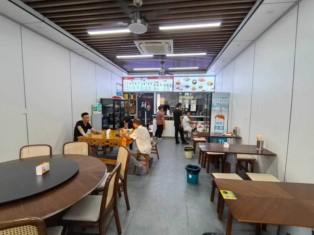 新凤中路旺铺转让，多小区环绕，成熟街区，人流量大位置佳-2
