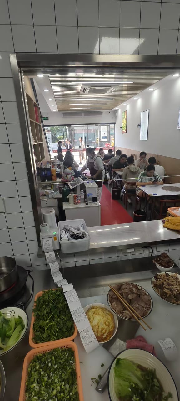 闵行秀文路沿街餐饮店转让！有天然气 商住一体化拎包入住-3