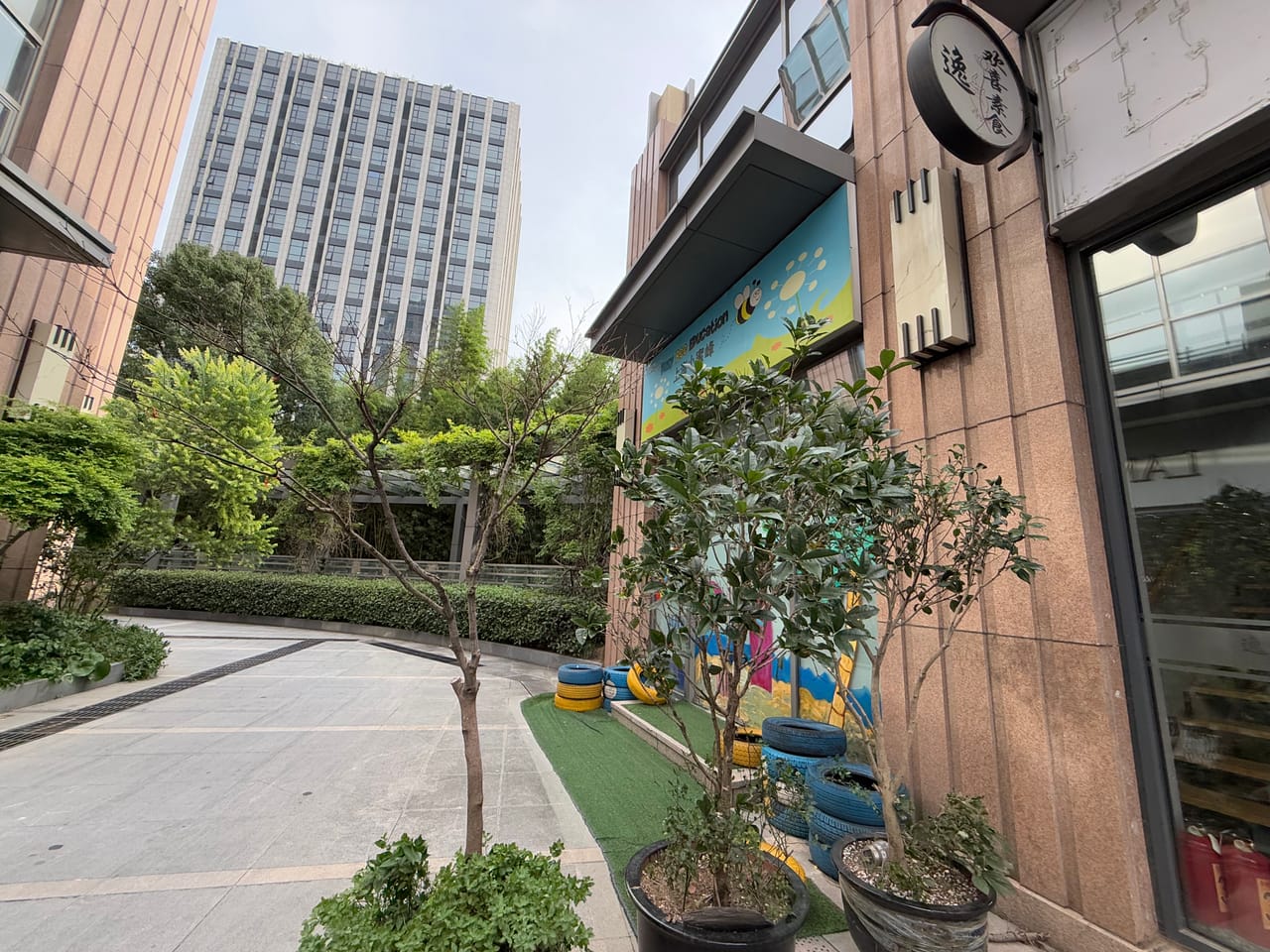 宜山路旺铺出租，商圈成熟，消费稳定，不限业态，无转让费-7