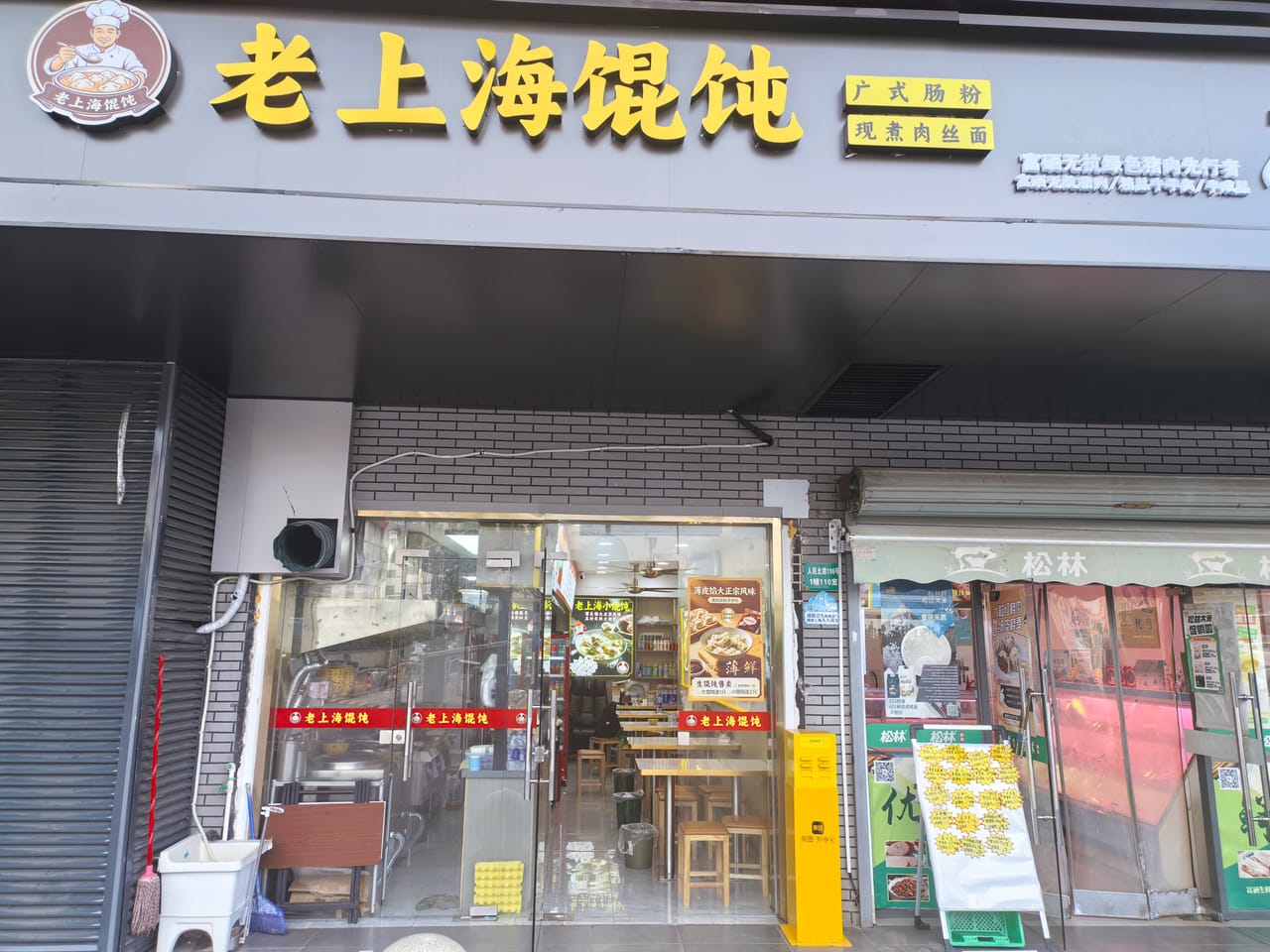 人民北路旺铺转让，周边多小区分布，不限业态，人流量大位置佳