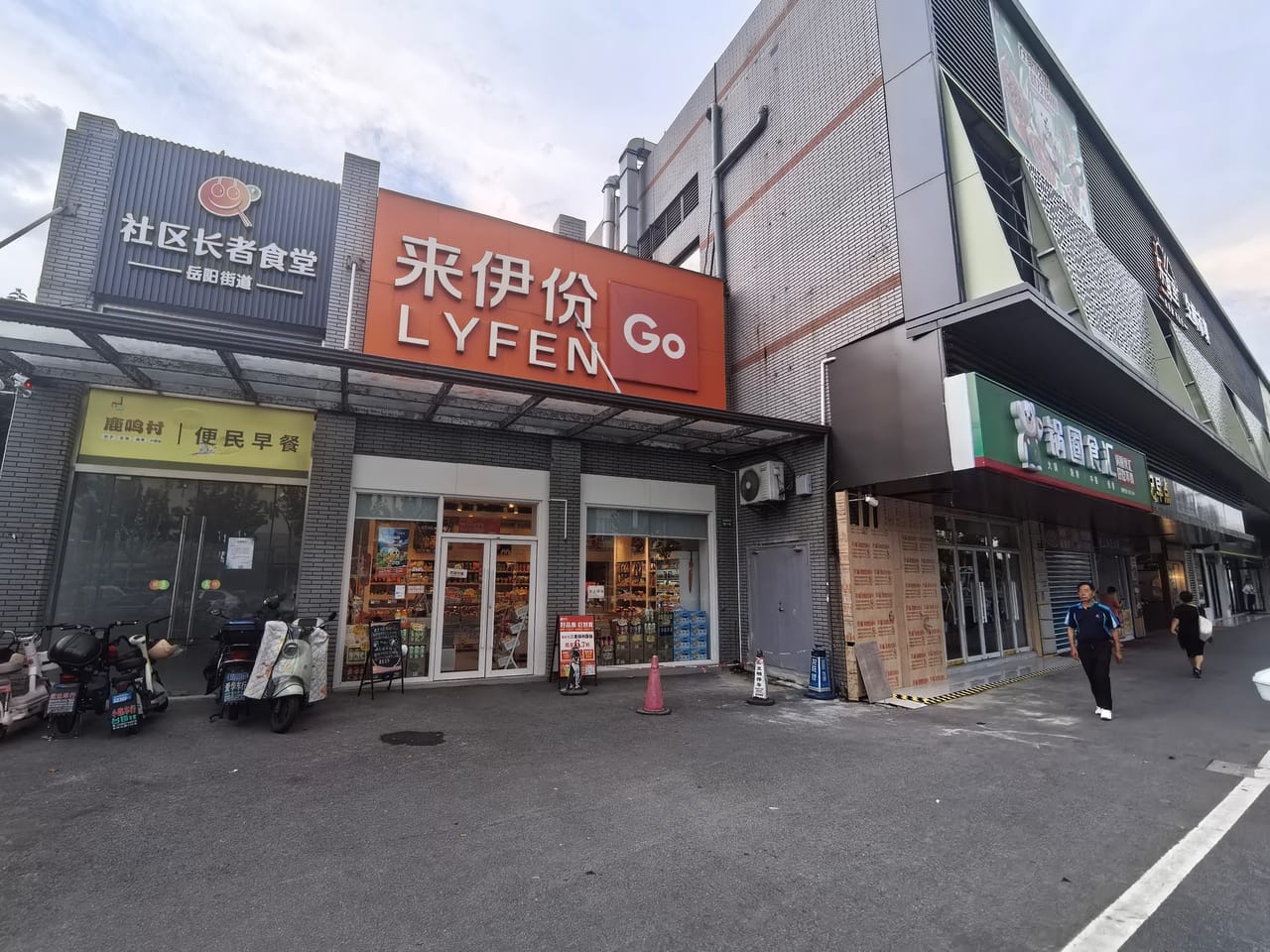 人民北路旺铺转让，周边多小区分布，不限业态，人流量大位置佳-10