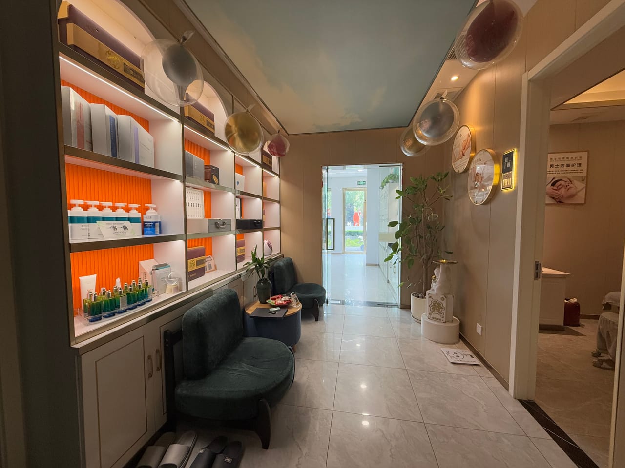 虹口区广中路美容护肤店转让！纯一楼双开 小区门口人流大-4