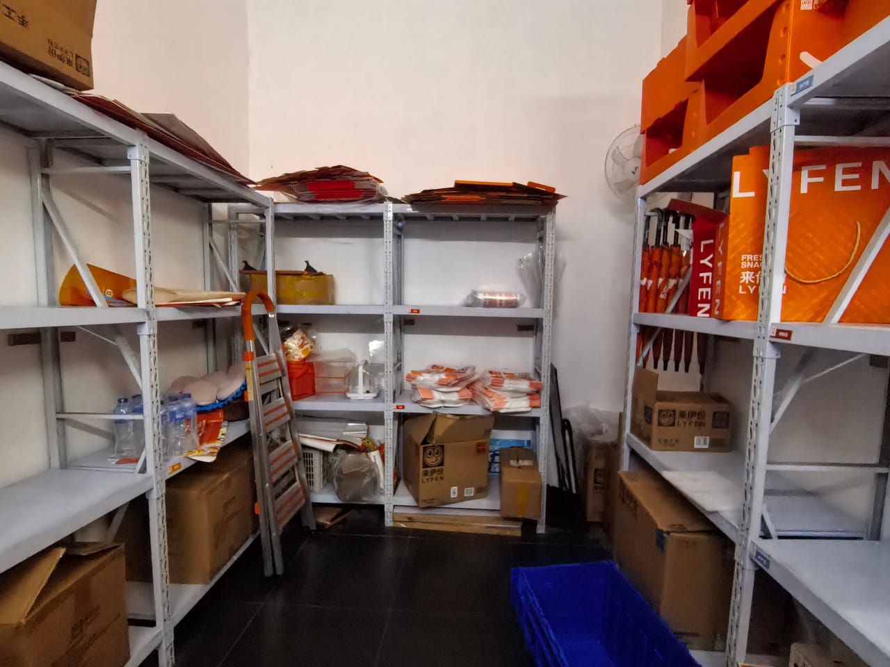 崇福路旺铺出租，位于小区主街道，不限业态，人流量大消费稳定-7