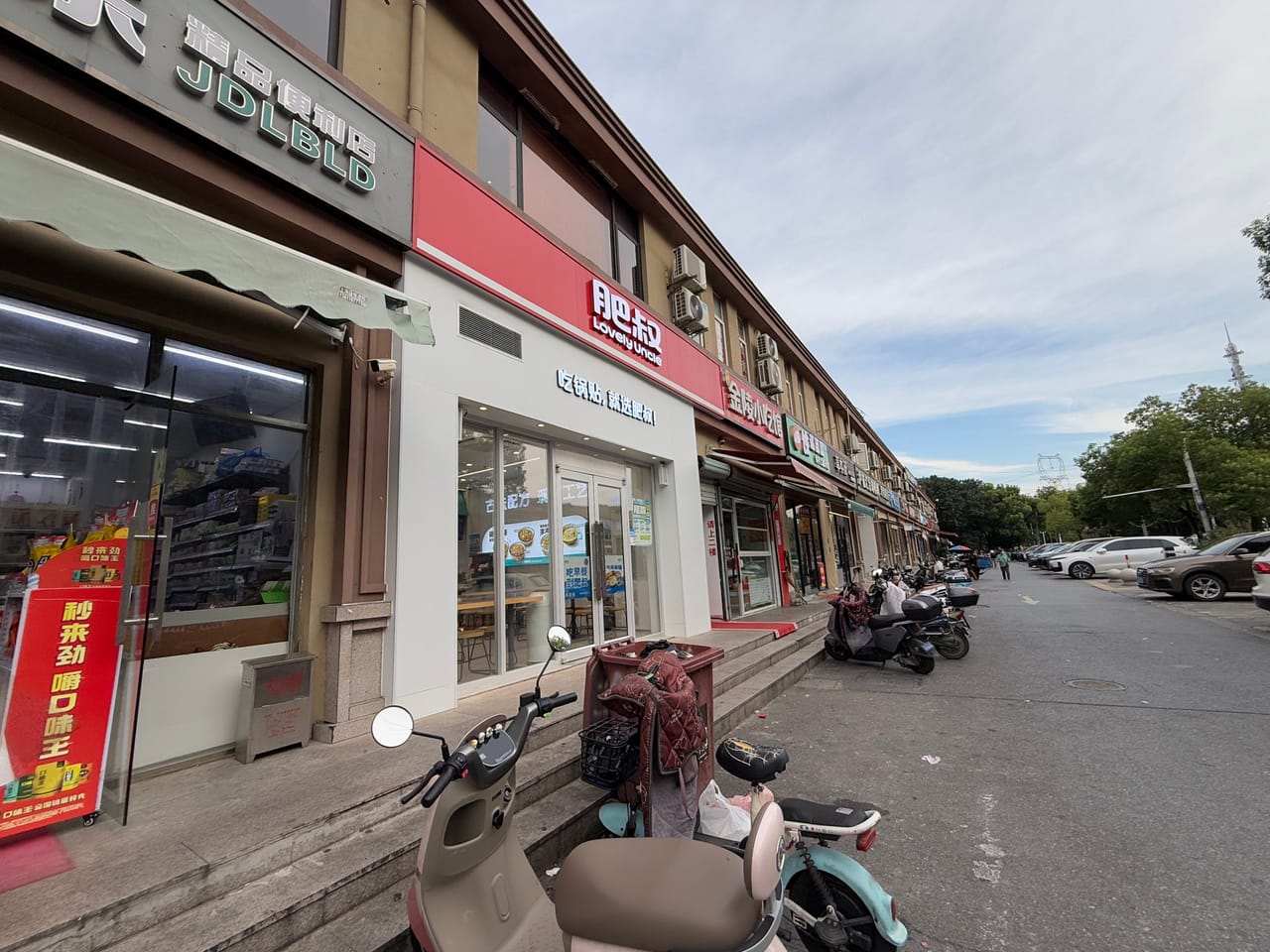 日流水6千多 松江新桥镇小区门口便利店转让！附近广场人气旺-10