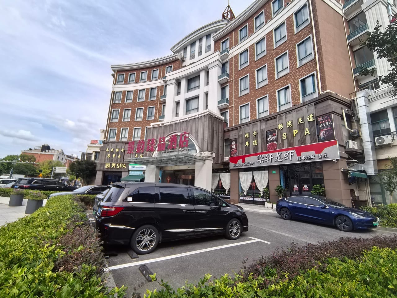 松江区泗泾镇横港公路餐饮店转让！成熟小区人流量大周边9号线-8