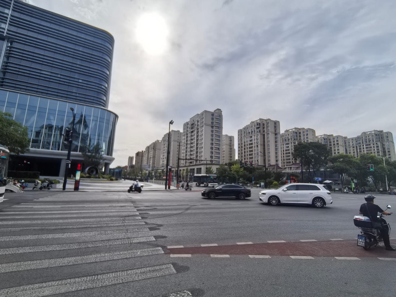松江区泗泾镇横港公路餐饮店转让！成熟小区人流量大周边9号线-9
