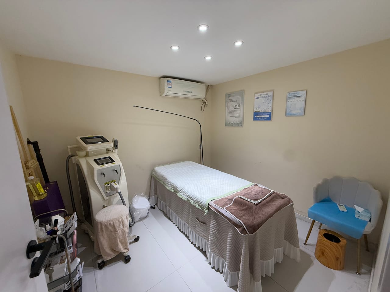桥路美容院转让，3个独立包间，小区主街道，人流量大消费稳-8