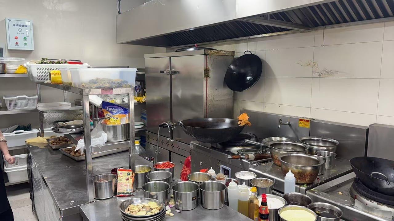 浦东区惠南镇双开门快餐大食堂转让！近地铁公交站 小区工厂密-7