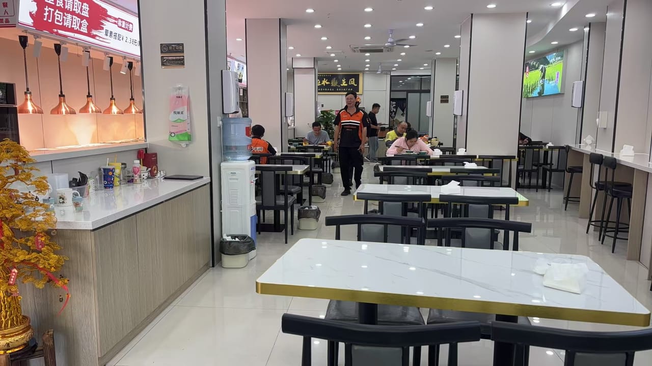 浦东区惠南镇双开门快餐大食堂转让！近地铁公交站 小区工厂密-5